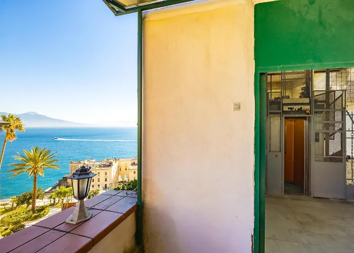 Lite Life Panoramic Flat By Napoliapartments * נאפולי