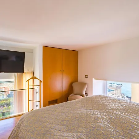 Lite Life Panoramic Flat By Napoliapartments